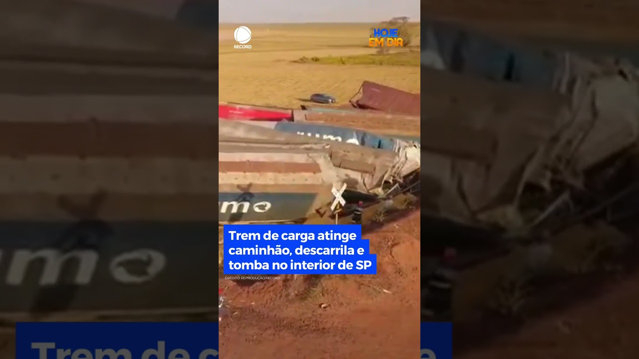 Trem de carga atinge caminhão, descarrila e tomba no interior de SP #HojeEmDia #shorts
