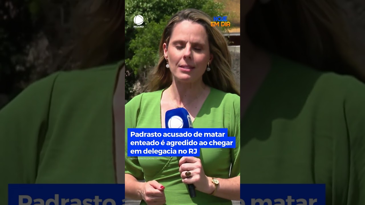 Padrasto acusado de matar enteado é agredido ao chegar em delegacia no RJ #HojeEmDia #Shorts